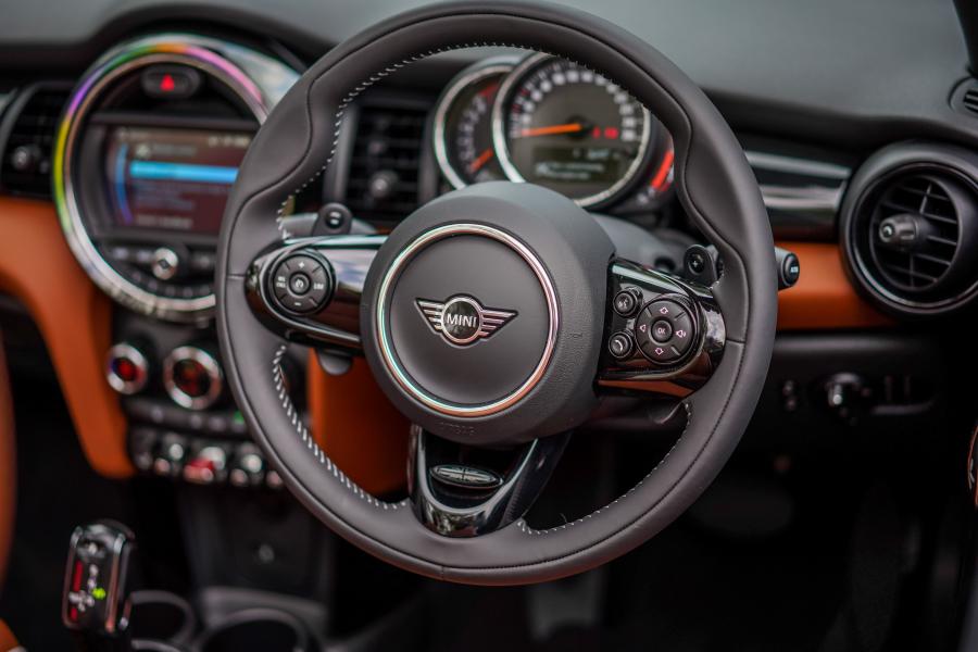 Панель приборов Mini Cooper S Cabrio (F57) 2018 года  (MY) (фото 2 из 20)